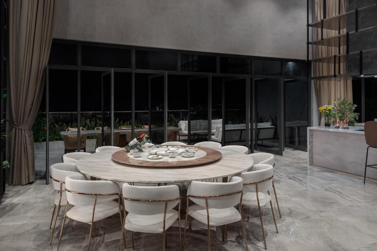 The Peninsula Phnom Penh Hotel Exterior photo