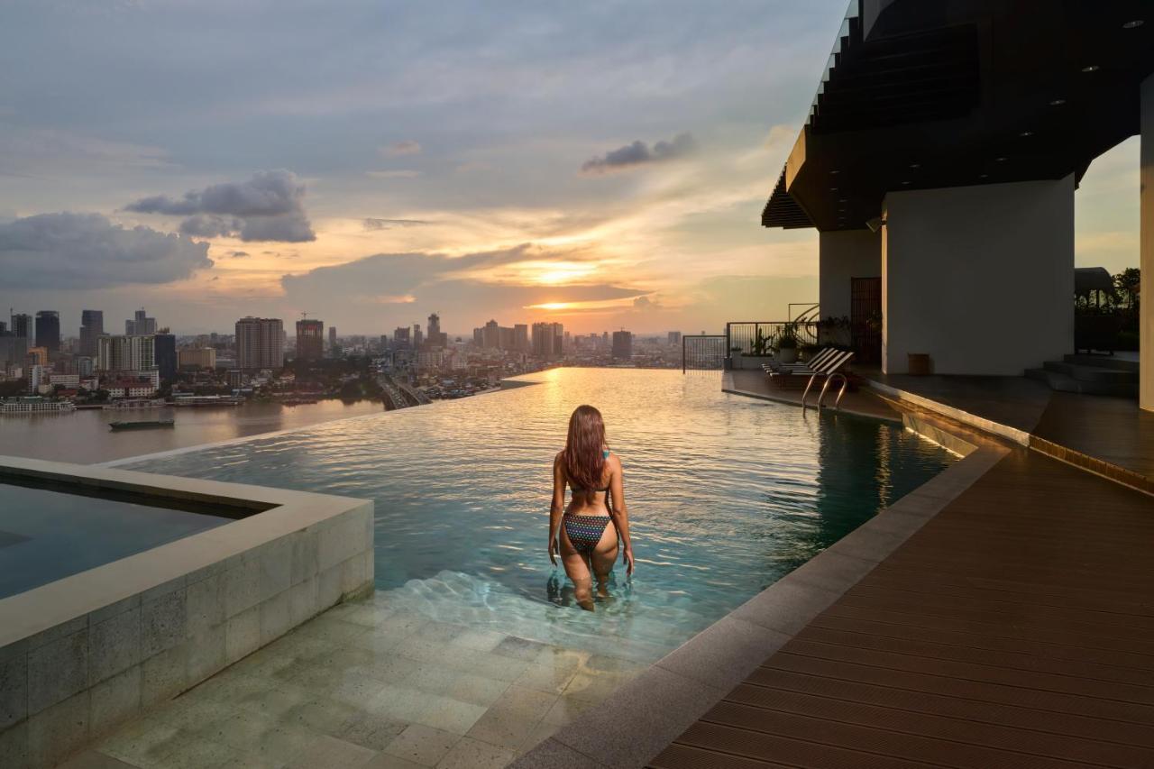 The Peninsula Phnom Penh Hotel Exterior photo