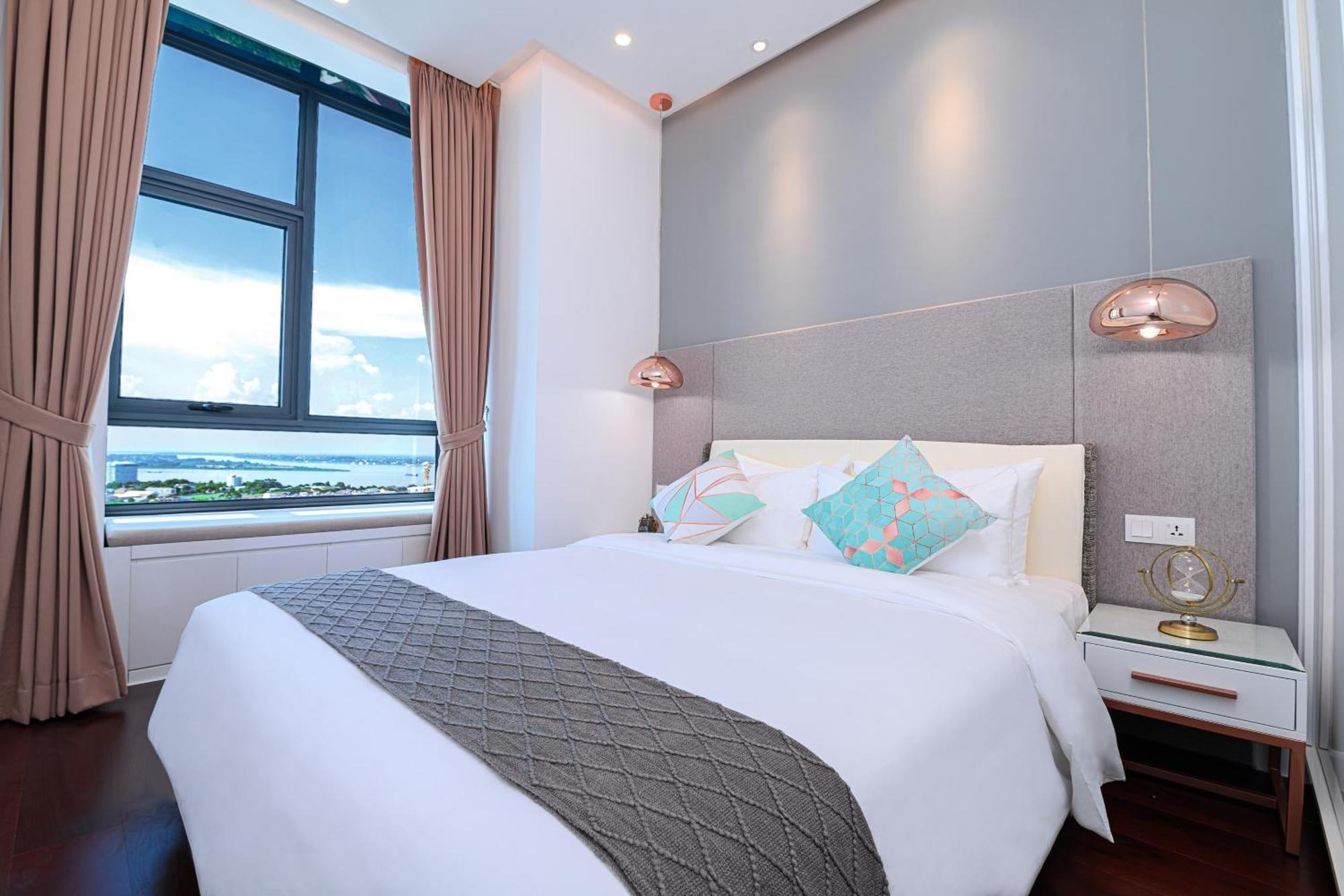The Peninsula Phnom Penh Hotel Exterior photo