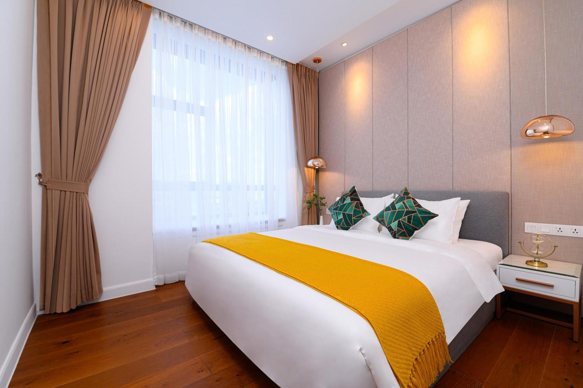 The Peninsula Phnom Penh Hotel Exterior photo