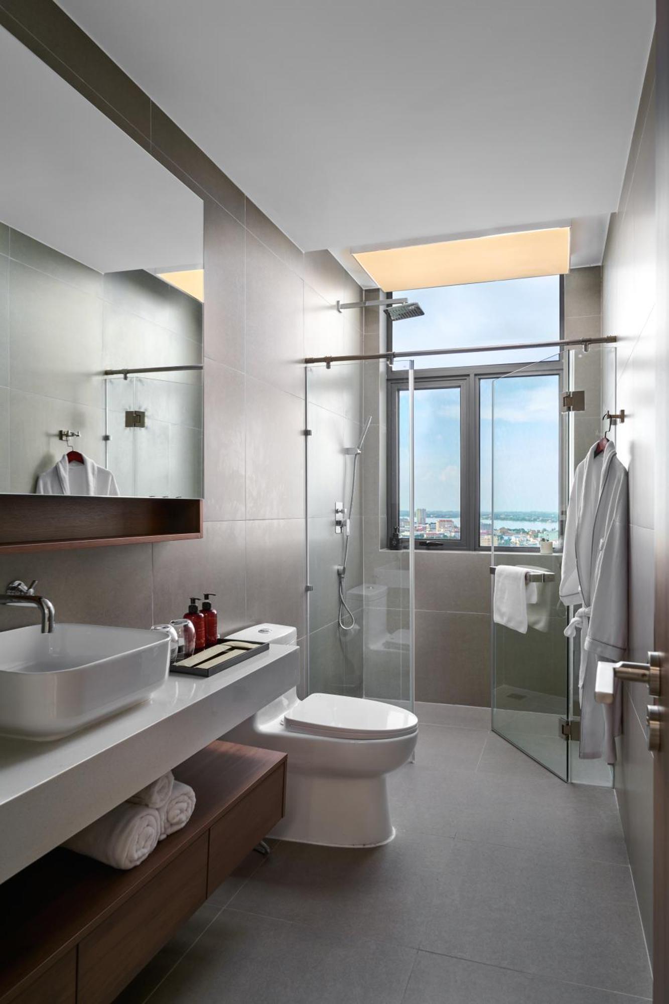 The Peninsula Phnom Penh Hotel Exterior photo